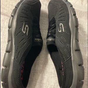 GUC Black Slip On Skechers w/Memory Foam Size 9.5